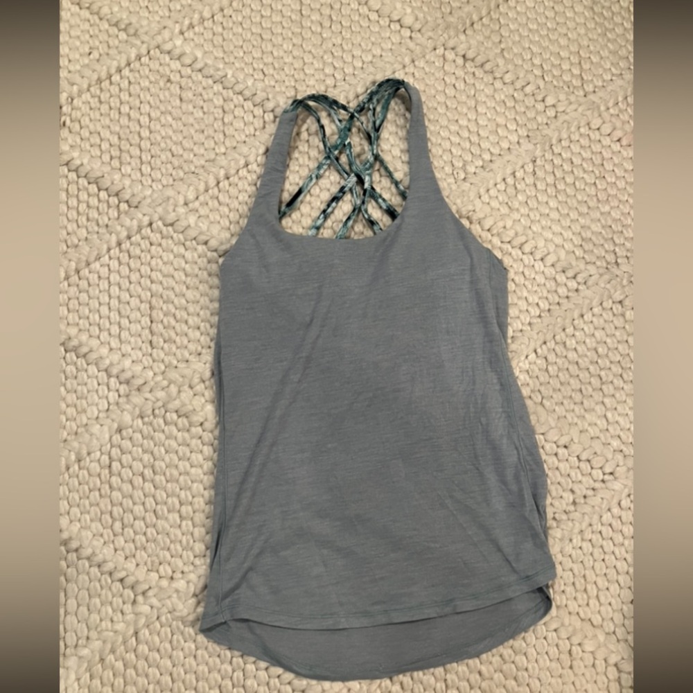 Lululemon criss cross back workout top with built in bra